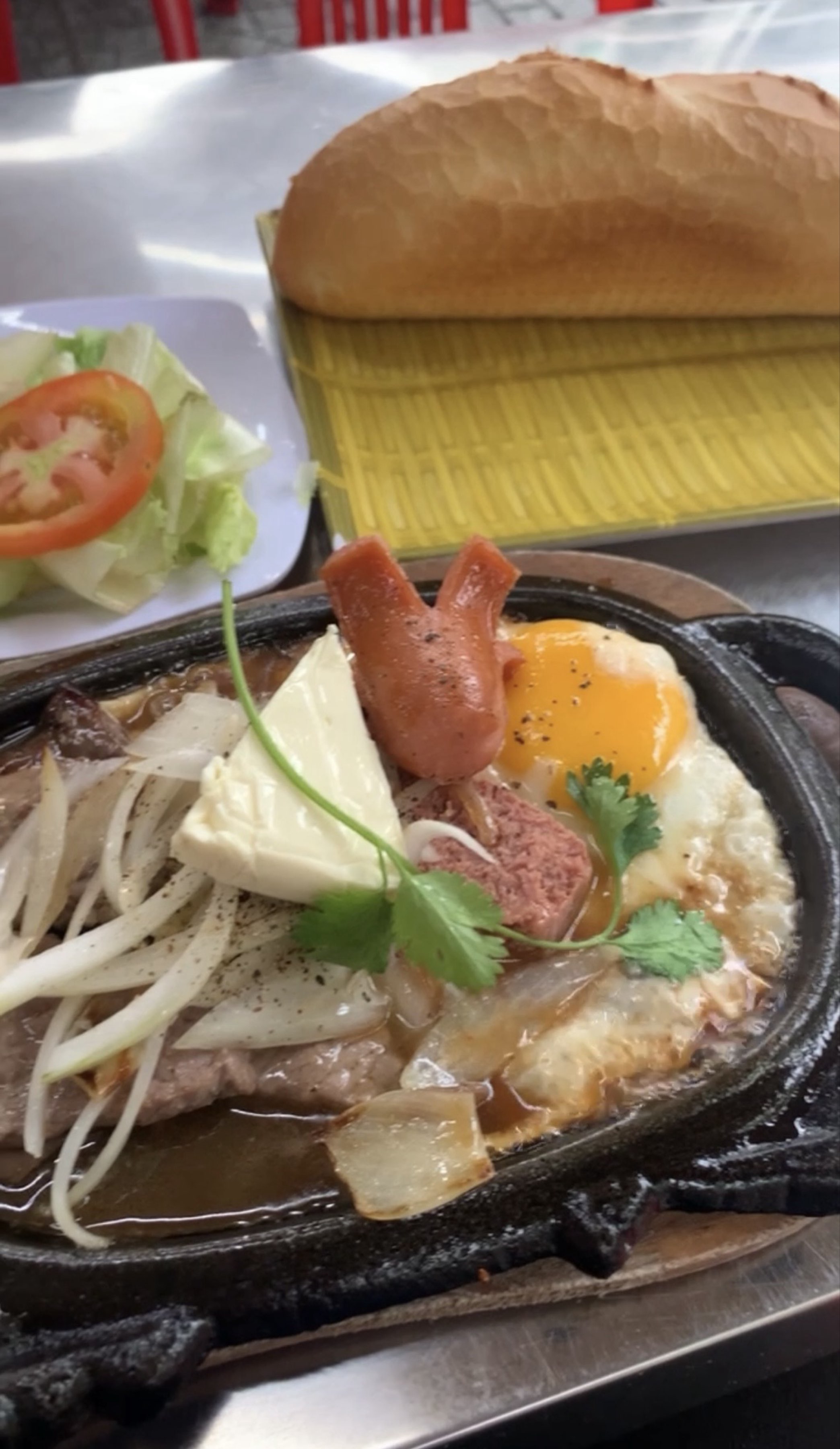 Bo Ne (Sizzling Steak & Eggs)